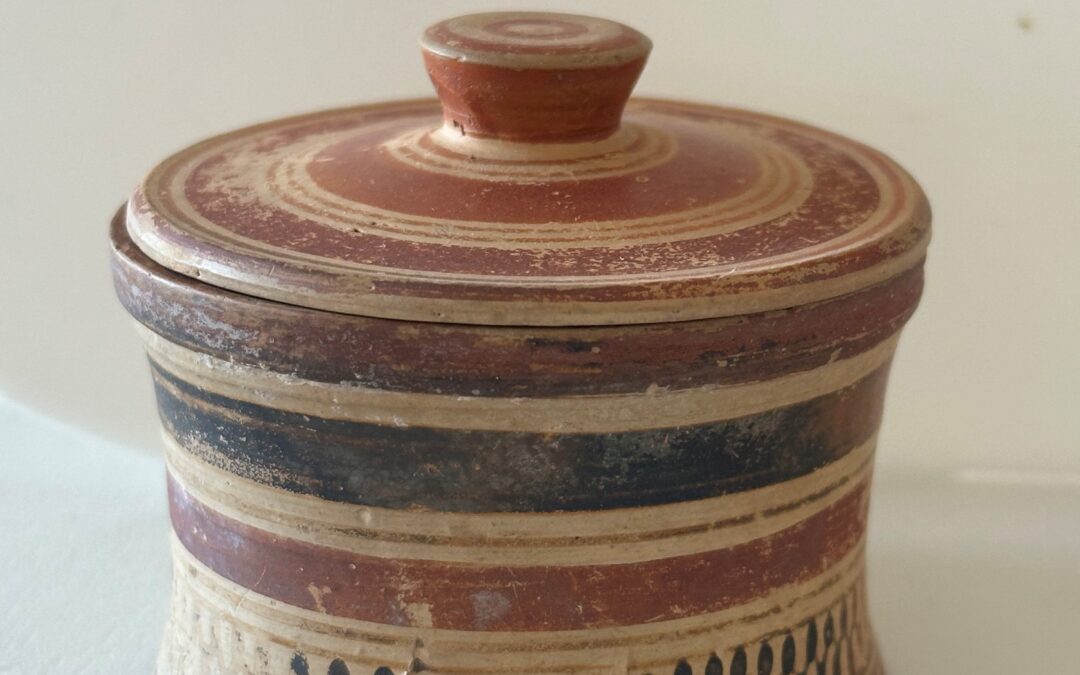 Tripod Pyxis